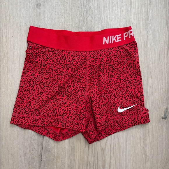 Nike Pro Women's Red Leopard Shorts - Picture 1 of 4